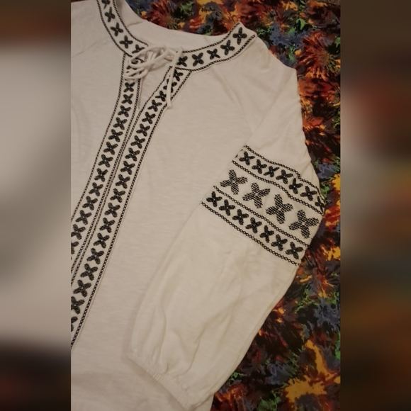 Market & Spruce Soft White Blouse - Picture 2 of 5